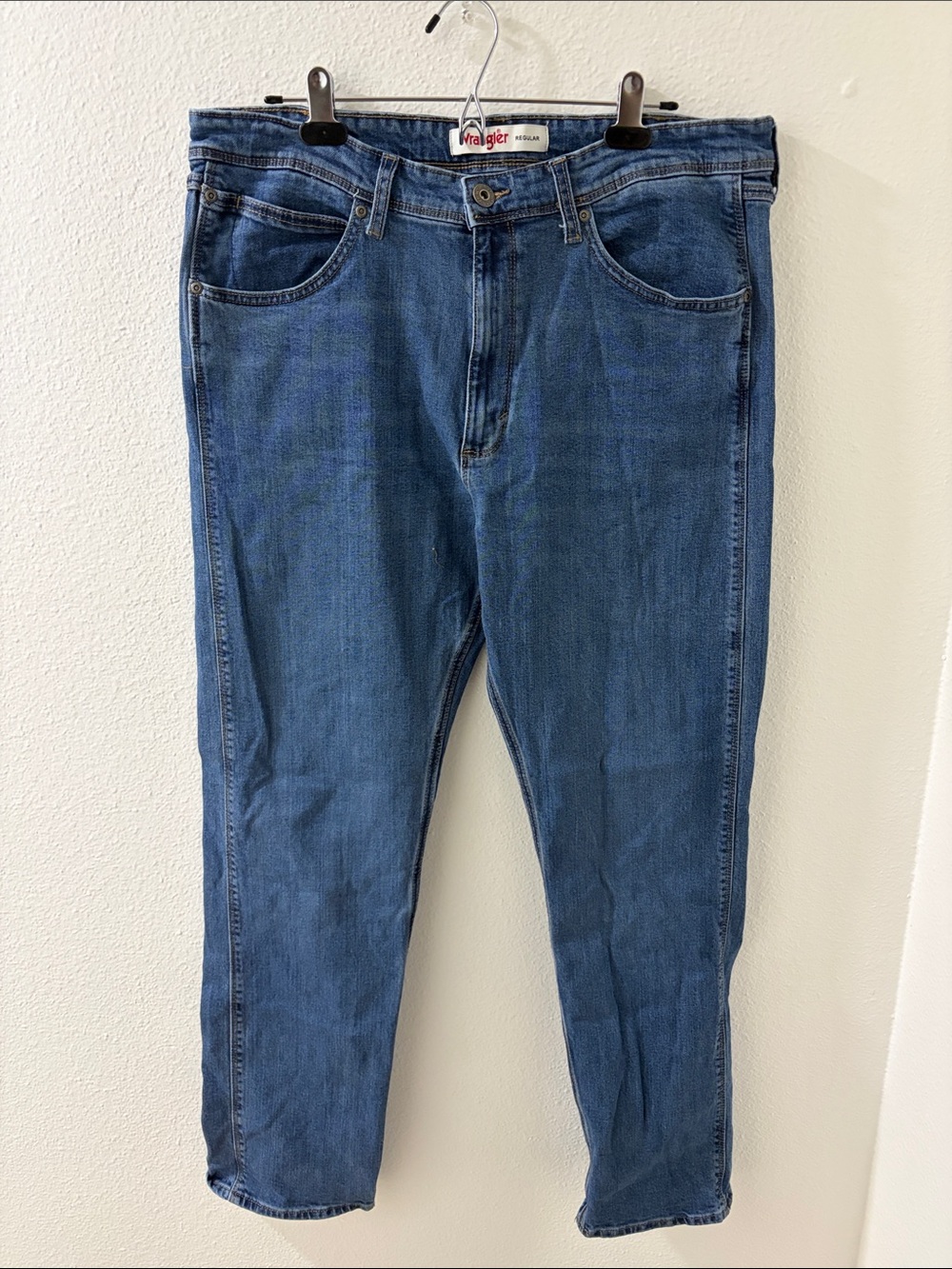 Wrangler Men’s Medium Blue Slim Straight Jeans